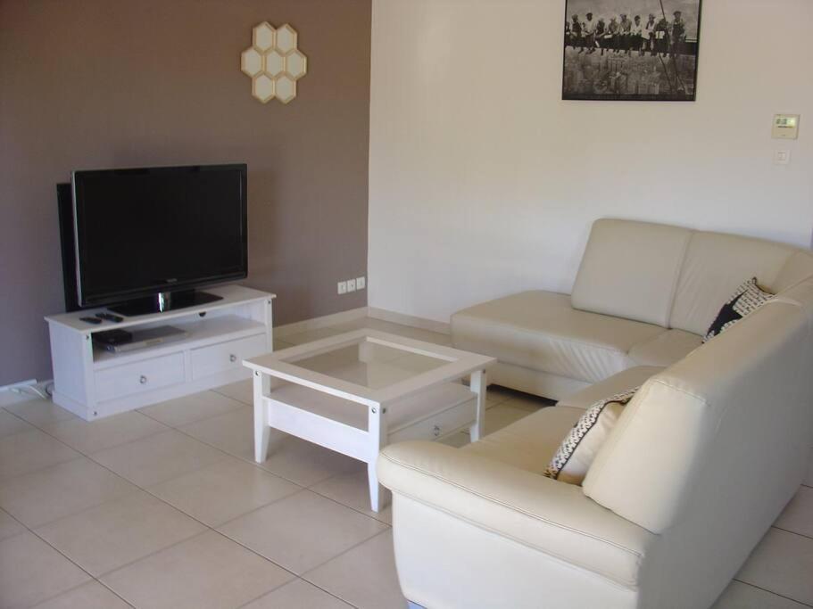 Agreable Maison Entre Riviere Et Centre Du Village Avec Piscine *