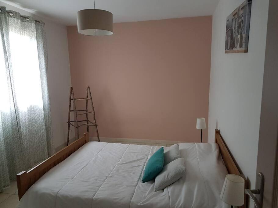 Agreable Maison Entre Riviere Et Centre Du Village Avec Piscine Holiday home