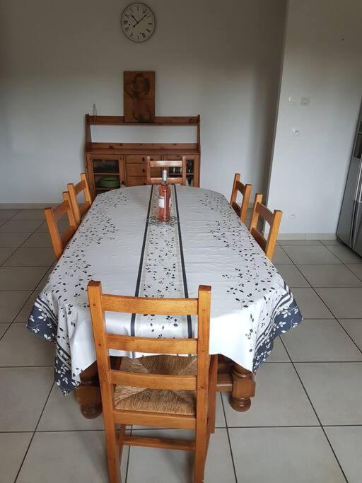 Agreable Maison Entre Riviere Et Centre Du Village Avec Piscine Holiday home