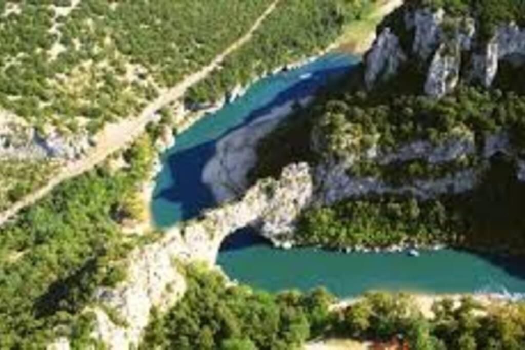 Agreable Maison Entre Riviere Et Centre Du Village Avec Piscine Holiday home *