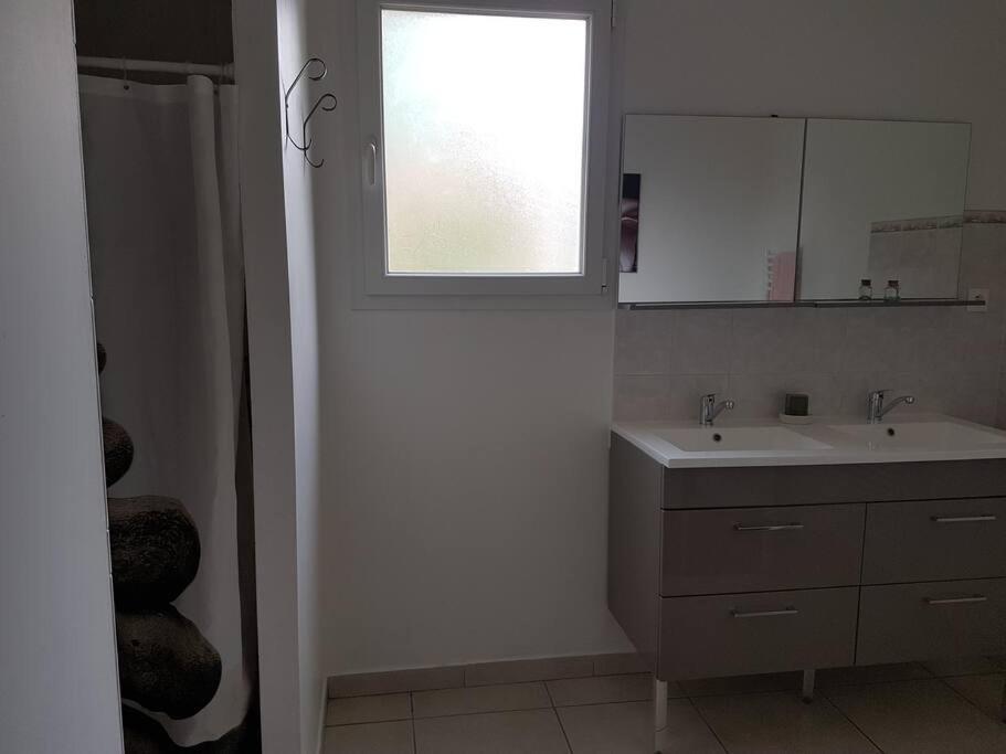 Holiday home Agreable Maison Entre Riviere Et Centre Du Village Avec Piscine
